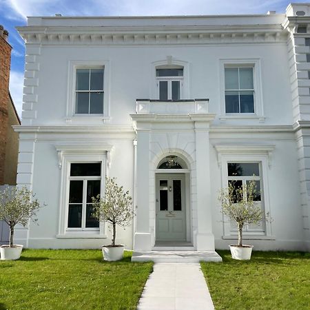 Willow House, Georgian Property In Shepperton Exterior photo